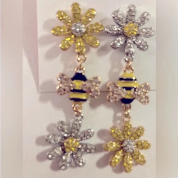 SOLD BETSEY JOHNSON SET Ooh a Daisy Mixed Metals Necklace Bracelet Earrings NWT - Picture 15 of 16